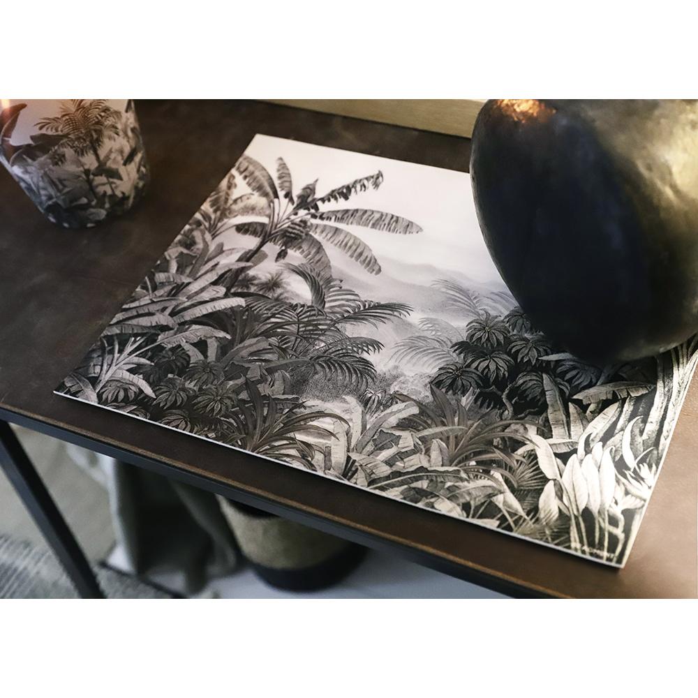 L’imprimé de ce motif avec des palmiers aux couleurs rétro et ses plantes exotiques apporteront une ambiance romantique à vos décorations de table pour cet été ! Vous serez vite charmé par ses couleurs élégantes qui ajouteront à votre table une touche chic et épurée.