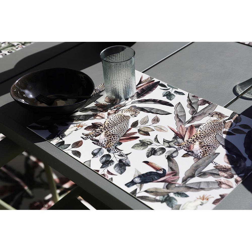 Ce set de table aux tonalités vintage et avec ses motifs guépard donnera un côté savane à votre décoration de table ! On craque totalement pour cette ambiance sauvage !