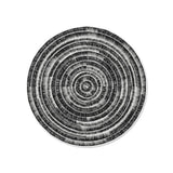 Ce set de table rond aux couleurs noires et blanches donnera une touche de sobriété à votre décoration de table !