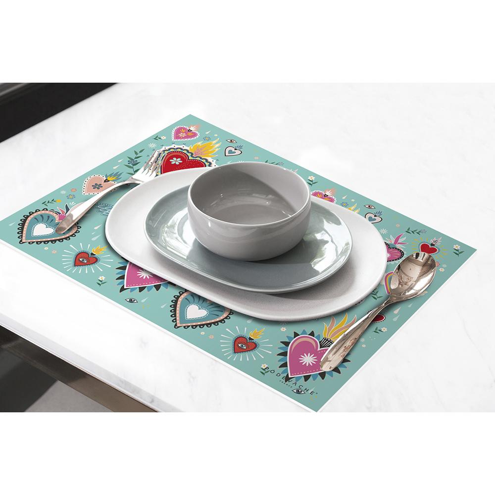 C’est l’accessoire parfait pour remettre au goût du jour votre coin repas ! Ce motif avec des coeurs colorés et un design original donnera du pep's à votre décoration de table !