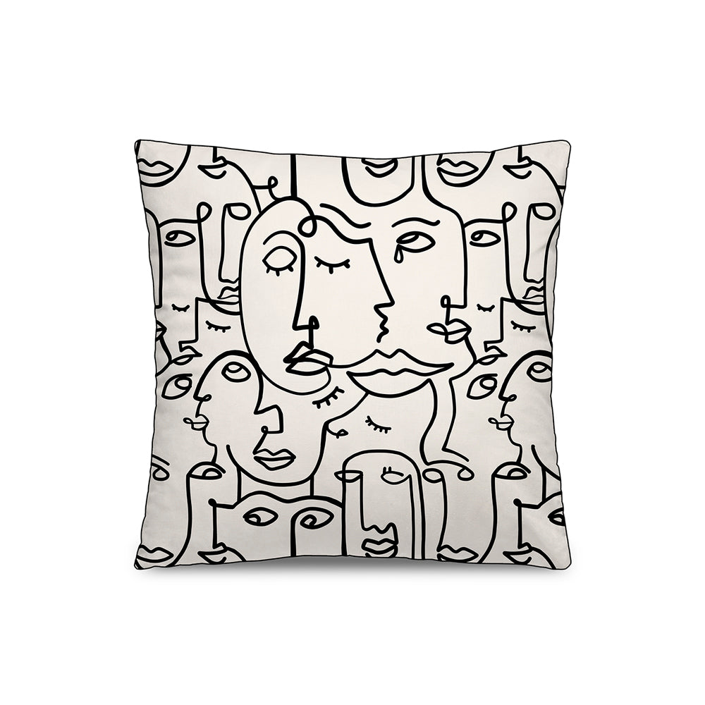 Ce coussin au motif de visage abstrait en velours saura introduire une touche de poésie et de douceur au sein de votre chambre comme de votre séjour. Les designs de cette collection invitent votre esprit à l’évasion et au voyage dans l’imaginaire, alors laissez-vous embarquer !  